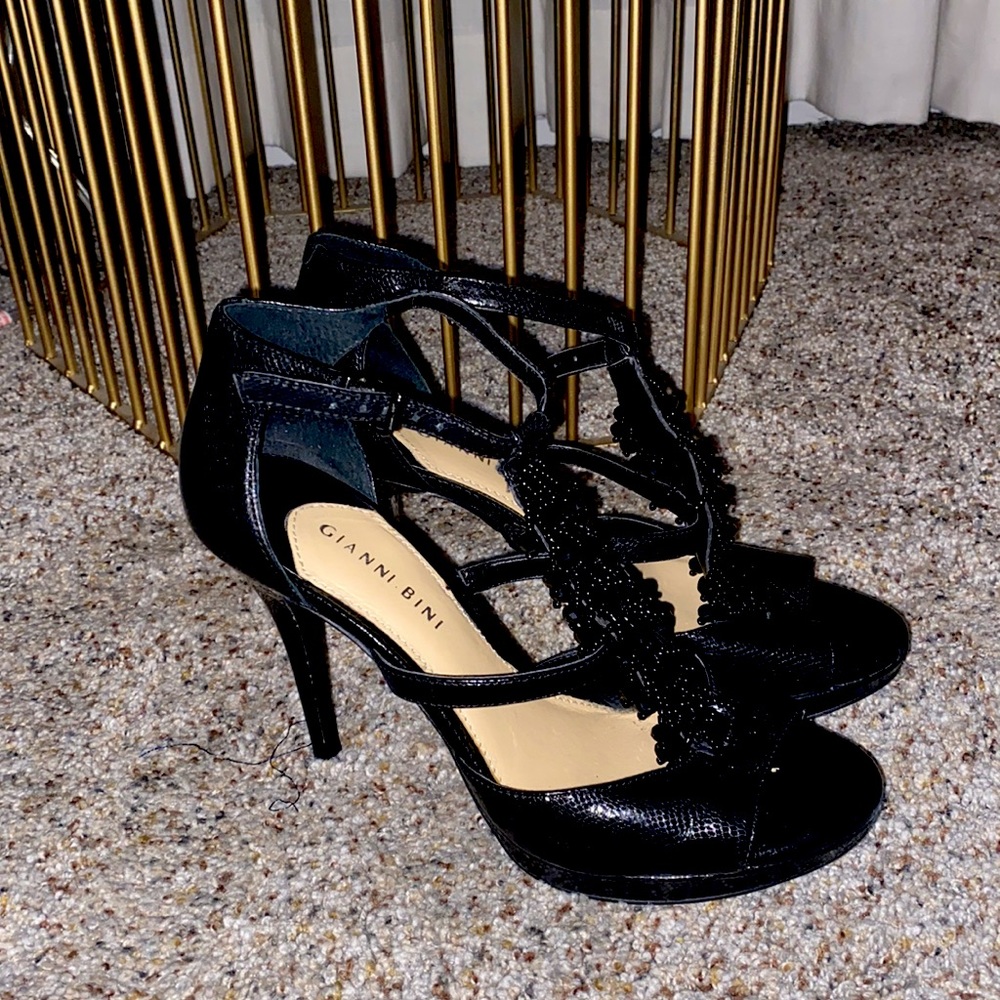 Women’s black heels